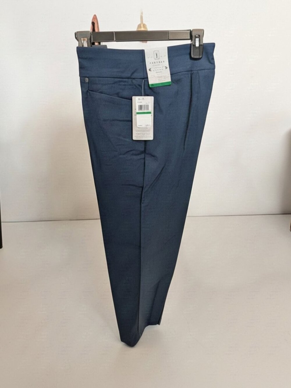 PGA TOUR Apparel Women's Pull-On Golf Capri Pant Size L